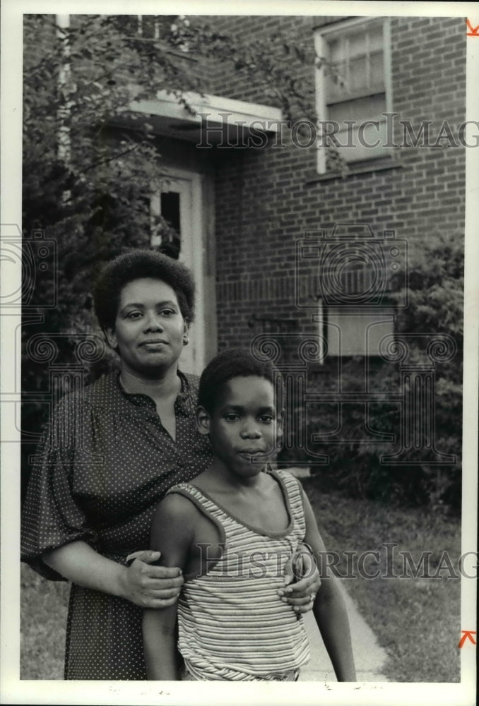 1980 Press Photo Gwendolyn Joyner and Son Patrick age 10 - Historic Images