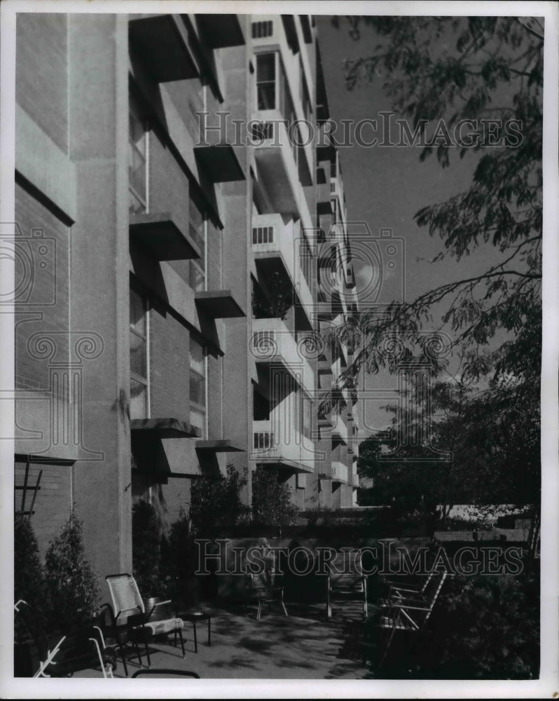 1969 Press Photo Ohio, Akron - Highland Towers Apartment 900 W Market St. - Historic Images