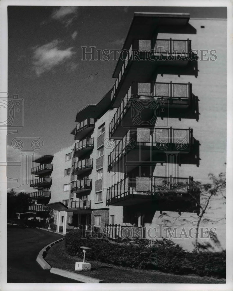 1969 Press Photo Ohio, Akron - Blair House Apartment 255 N. Portage Path - Historic Images