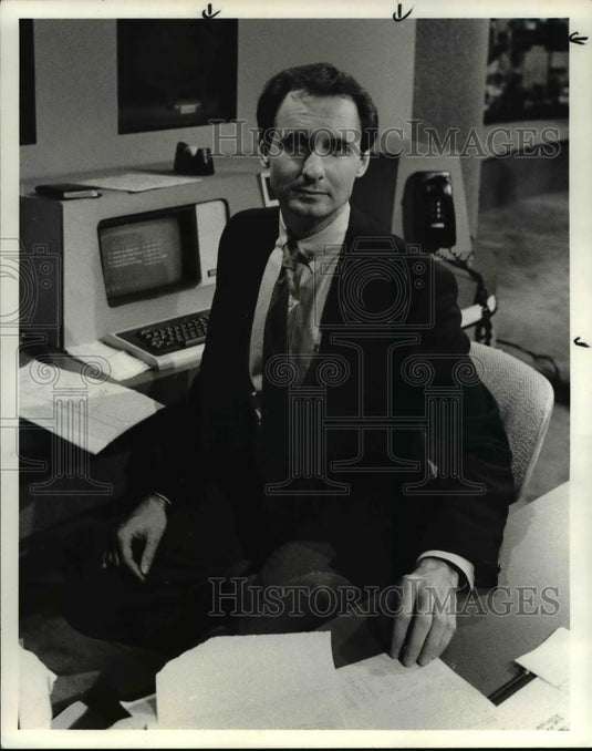 1984 Press Photo Joe Conway, Television Weatherman, WKYC Channel 3 - Historic Images