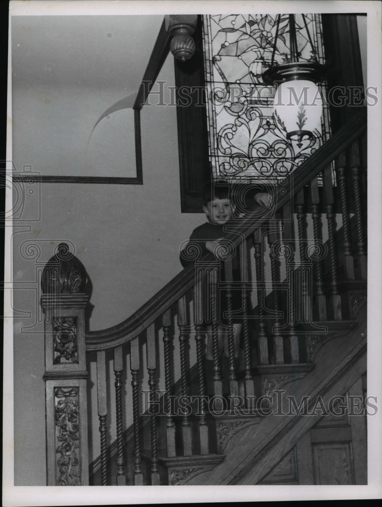 1968 Press Photo Halsey M. Gates Home, Harold Reichle on Steps. Bedford Ohio - Historic Images