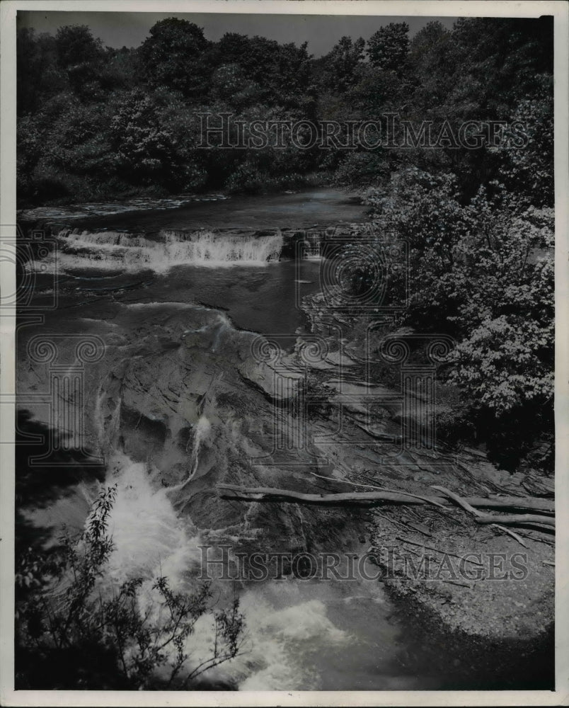 1947 Press Photo Beauty in the Western Reserve - Chippewa Falls on Route 21 - Historic Images