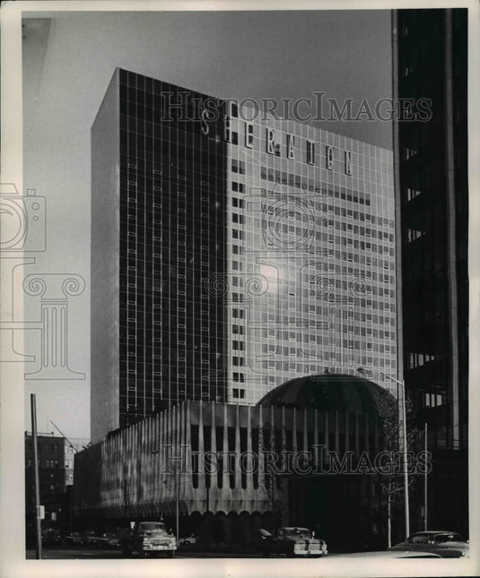 1965 Press Photo Exiting addition of Columbus Skyline is Sheraton Plaza Hotel - Historic Images
