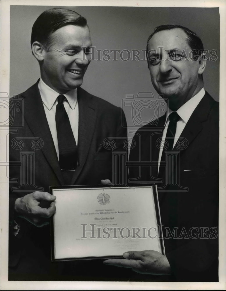 1965 Press Photo Thomas Vail and Judy Parino for a distinguished service award - Historic Images