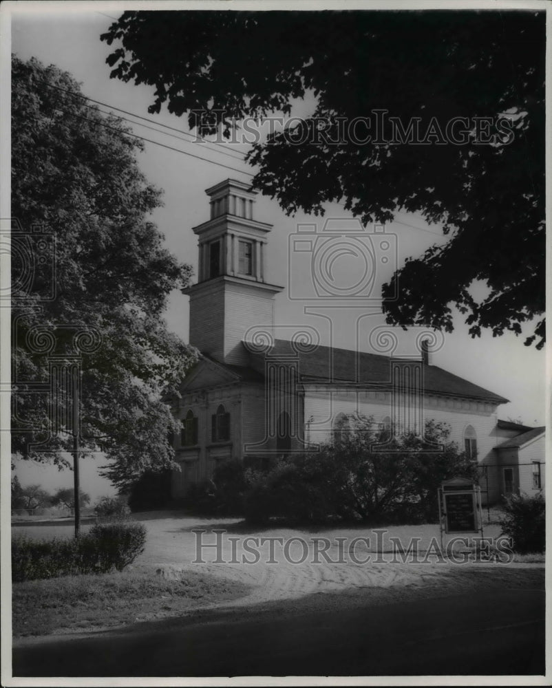 1947 Press Photo Congregational Church Claridon Ohio Built in 1833 - Historic Images