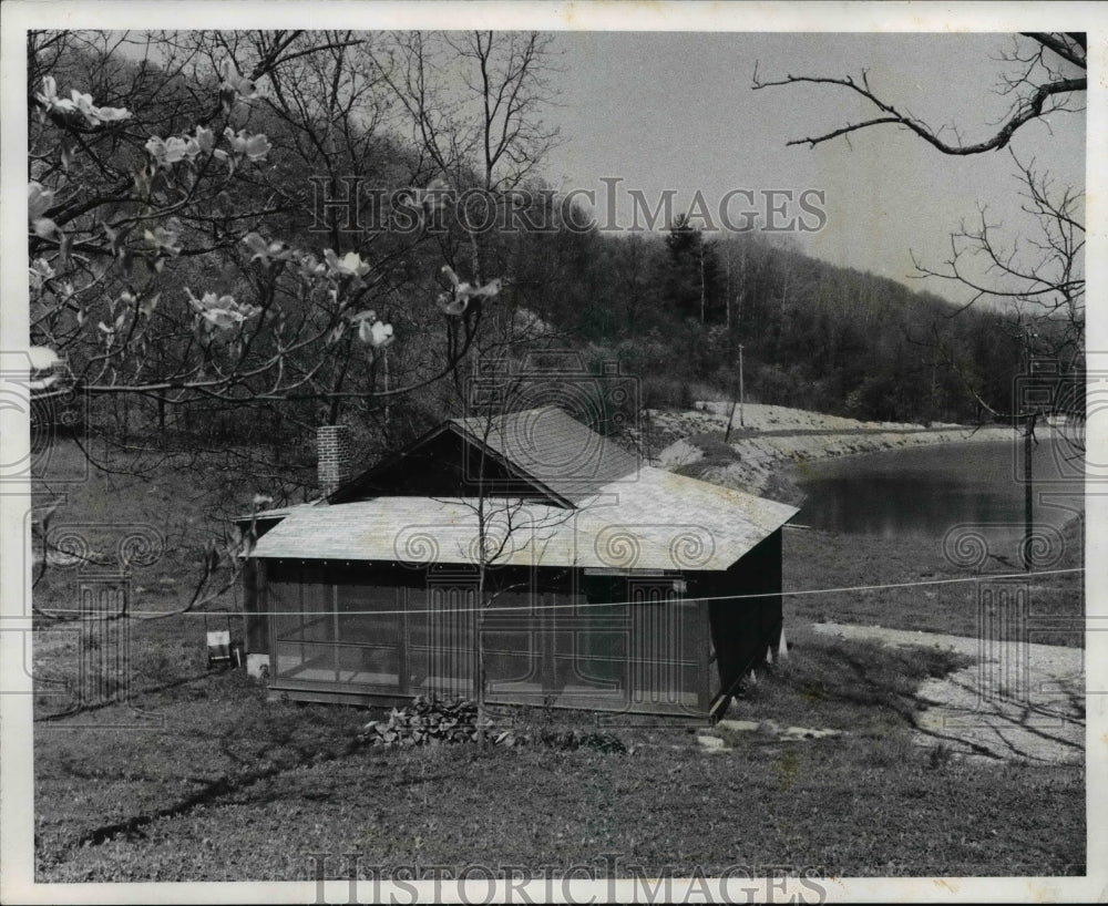 1971 Press Photo Joe Jacob's log cabin in Glenmont Holmes Co. Ohio - Historic Images