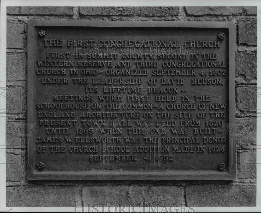 1970 Press Photo Stone sign of the Congregational Church in Hudson Ohio - Historic Images