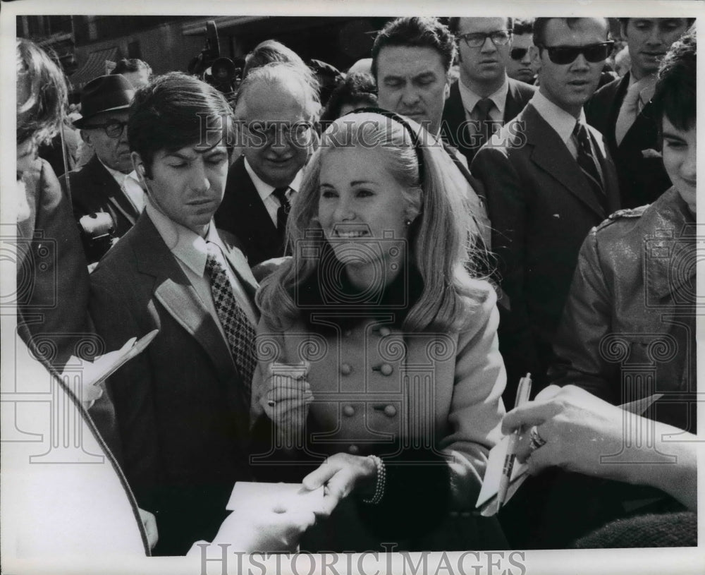 1970 Press Photo Tricia Nixon Campaigning fro Frank Bow in Canton - Historic Images