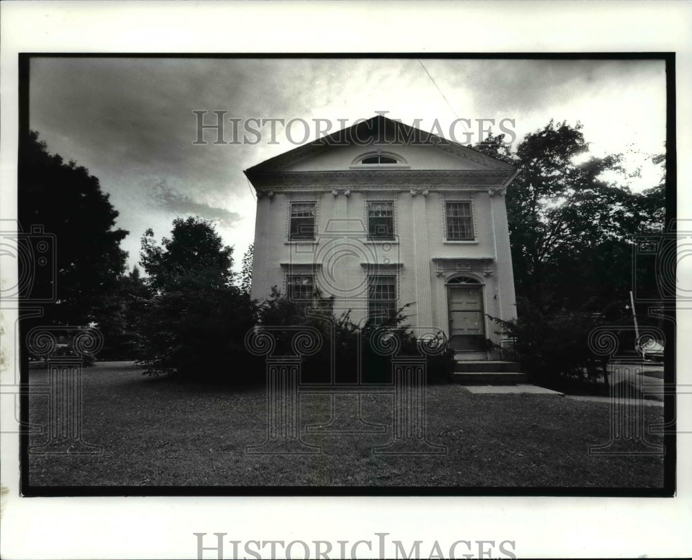 1986 Press Photo Alice Blaemire and Eleanor Brown  home in  Kinsman Ohio - Historic Images