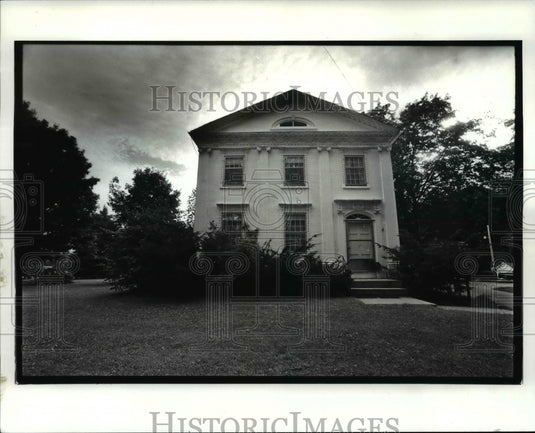 1986 Press Photo Alice Blaemire and Eleanor Brown  home in  Kinsman Ohio - Historic Images