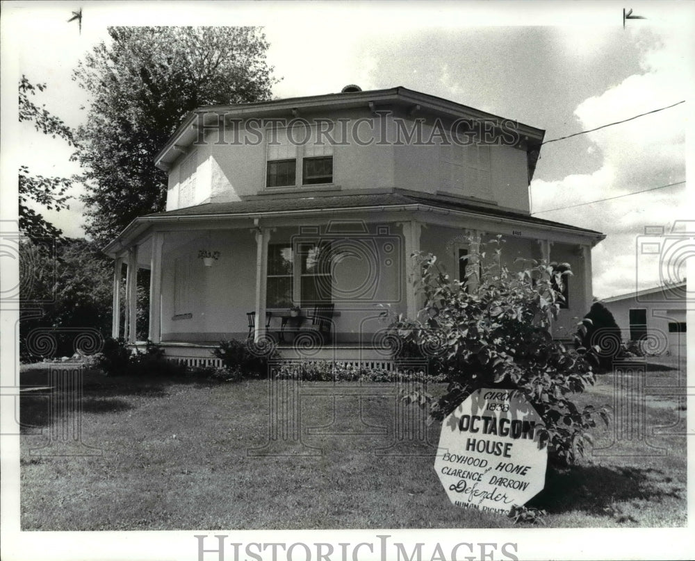 1982 Press Photo Clarence Darrow&#39;s boyhood home in Kinsman Ohio - Historic Images