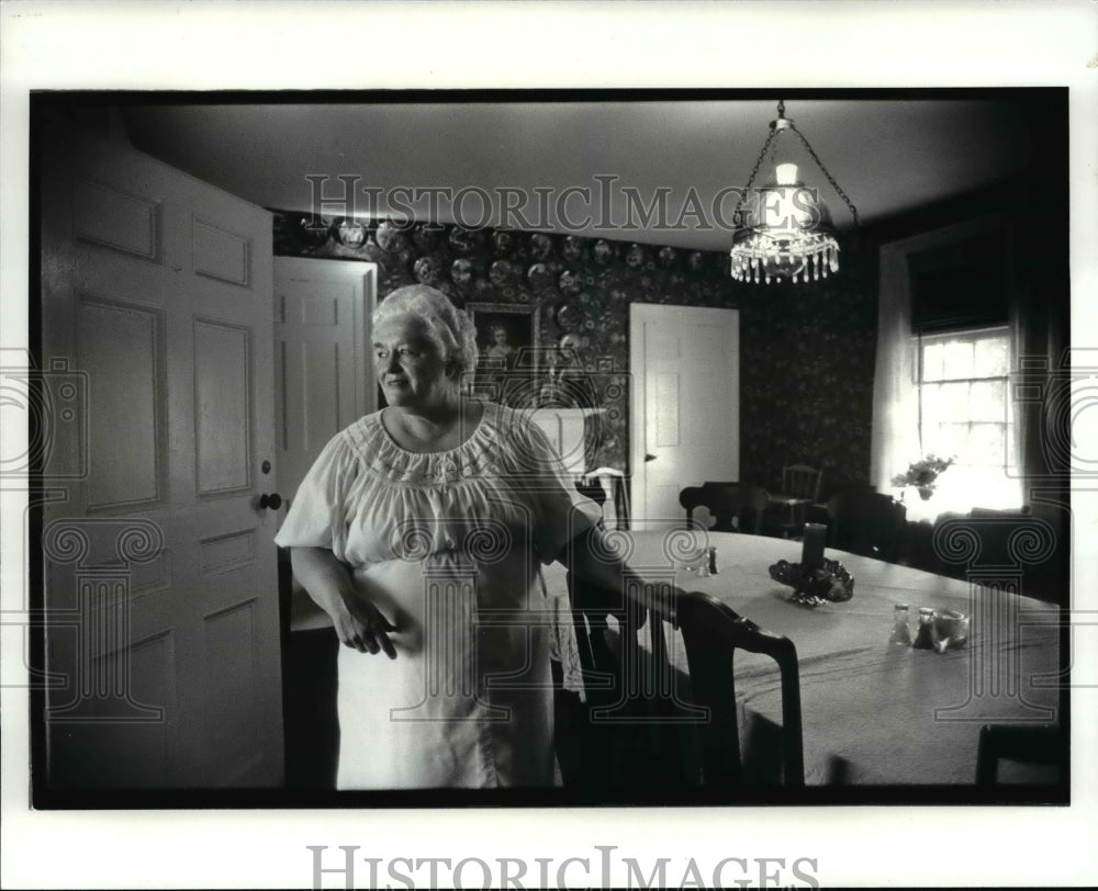 1986 Press Photo Alice Blaemire and Eleanor Brown&#39;s home in Kinsman Ohio - Historic Images