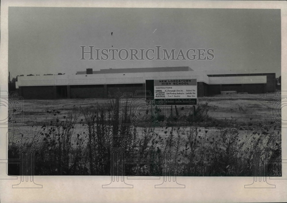 1975 Press Photo Lordstown New High School in Ohio - Historic Images