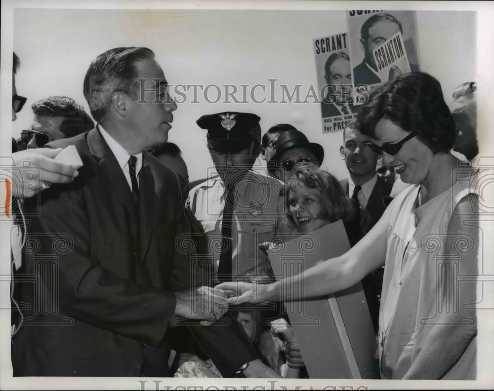 1964 Press Photo Scranton during his Cleveland Ohio Campaign Tour - Historic Images