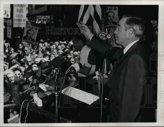 1964 Press Photo Gov. William W. Scranton's Campaigning Tour in Cleveland, 1964 - Historic Images