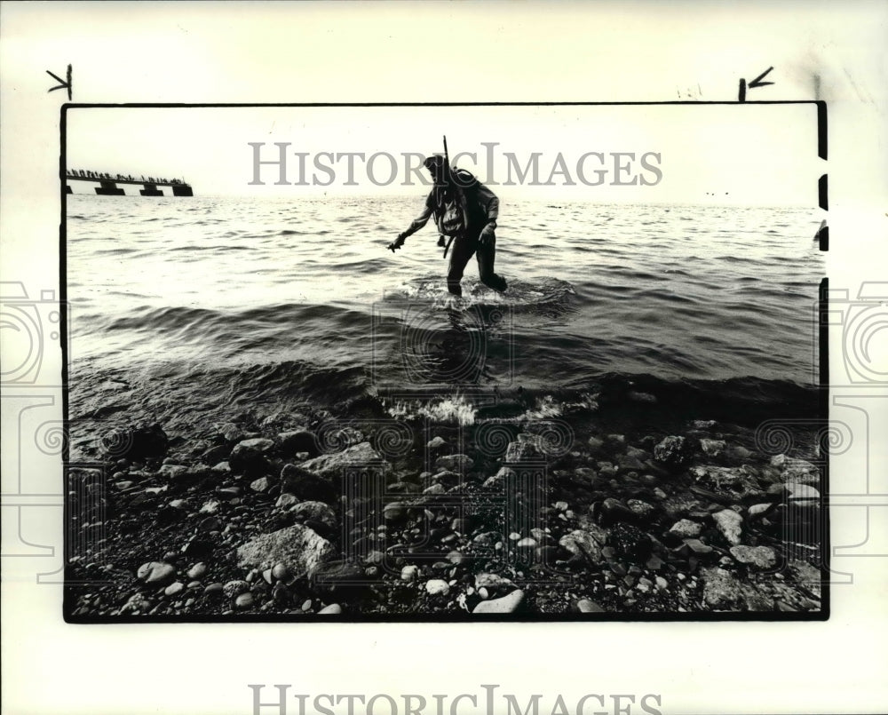 1983 Press Photo Peter Zwick, club historian at the Lake Erie, Lakewood Ohio - Historic Images