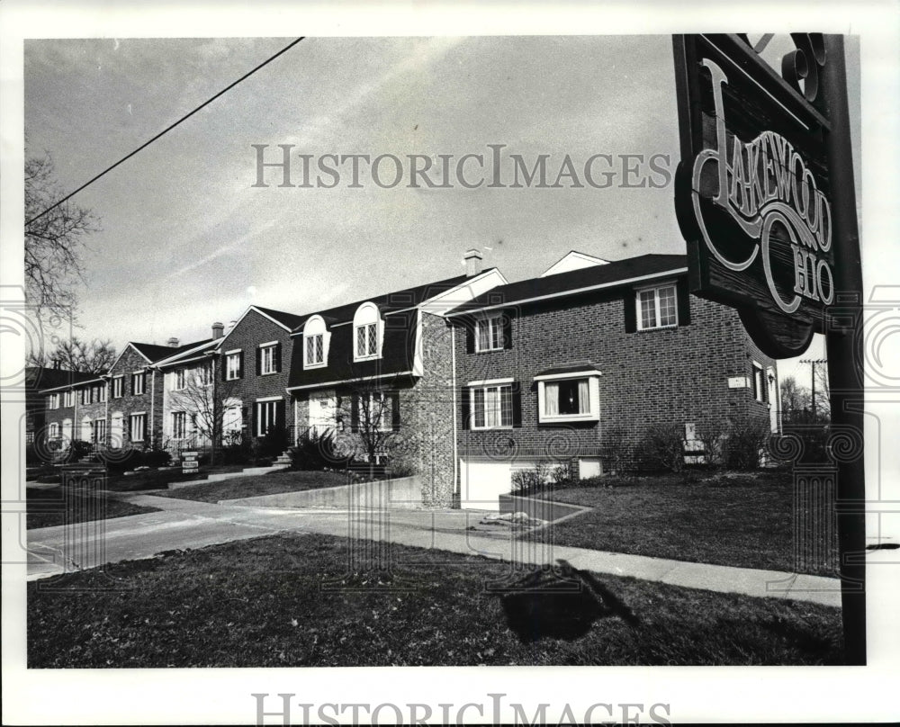 1987 Press Photo Rowhouses at Edgewater Square, Lakewood Ohio - Historic Images