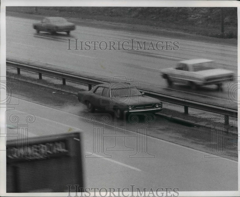 1970 Press Photo Linndale Ohio Police car ion North bound I-71 - Historic Images