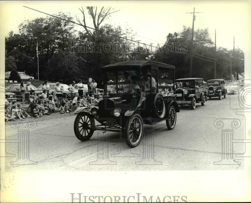 1981 Press Photo Old fashion Parade, Madison Ohio - Historic Images