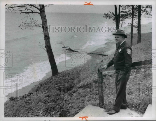 1968 Press Photo Carl Harts - State Park Manager, Ohio Geneva on Lake - Historic Images