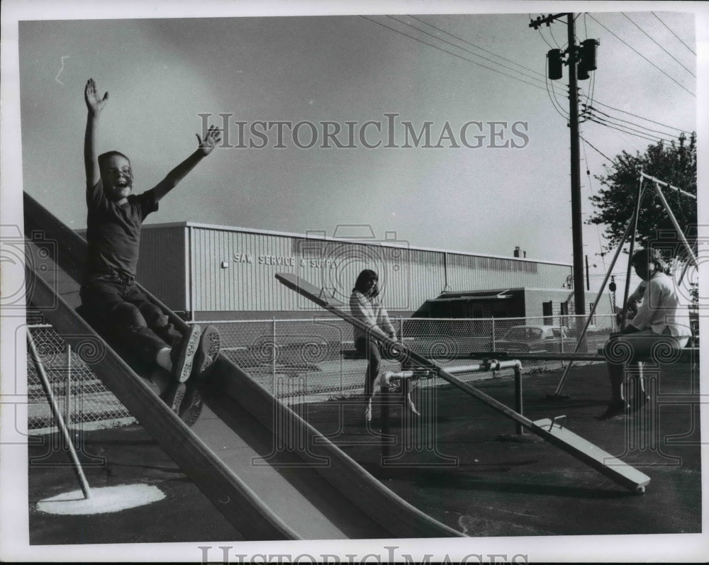 1967 Press Photo Playing at Linndale Ville, Ohio - cvb02754-Historic Images