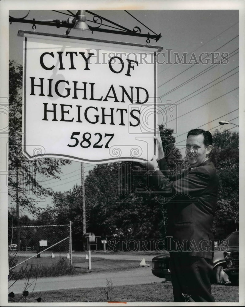 1969 Press Photo Mayor Brenan og Highland Heights, Ohio - Historic Images