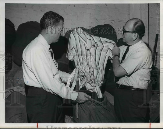 1965 Press Photo  Jerry Gold, Paul Milder of D.O. Summers Cleaners, Cleveland - Historic Images