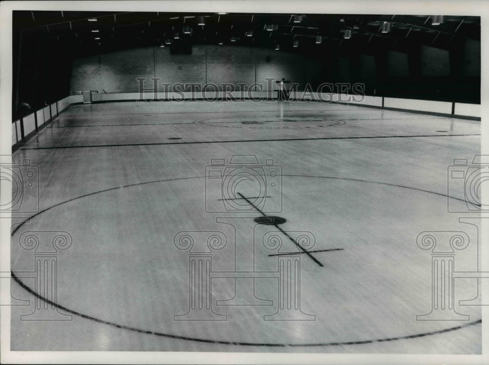 1975 Press Photo North Olmsted, Ohio Recreation Complex, hockey rink - Historic Images