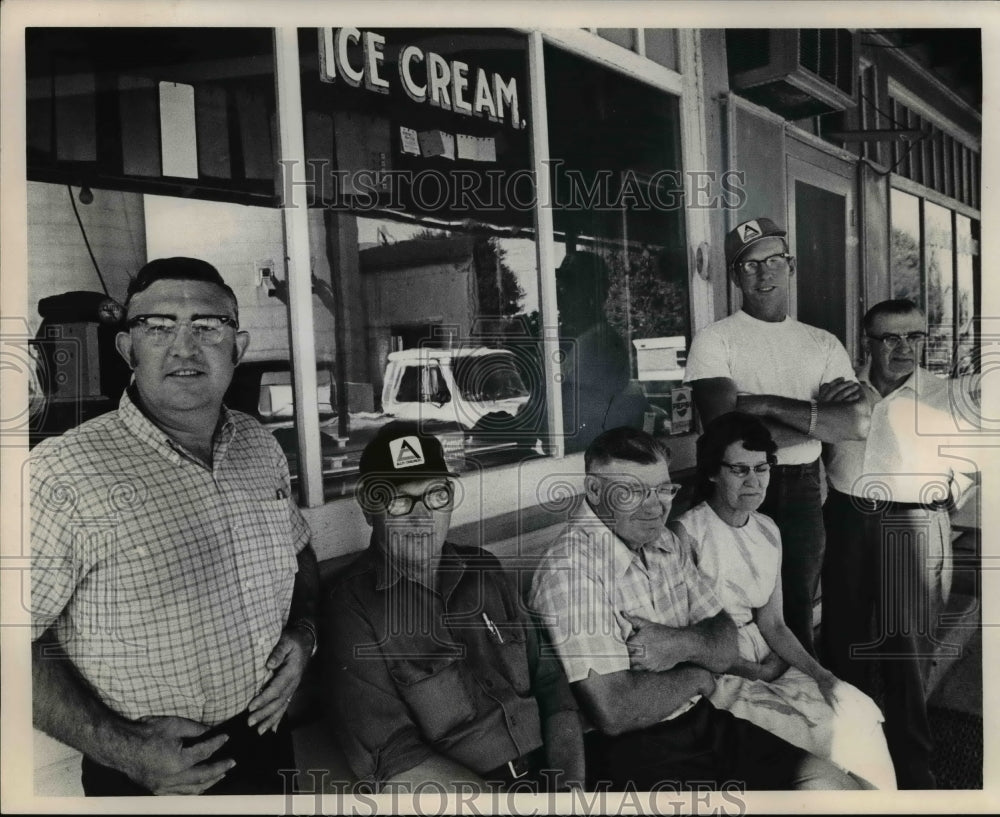 1971 Press Photo Residents of North Creek Ohio - Historic Images