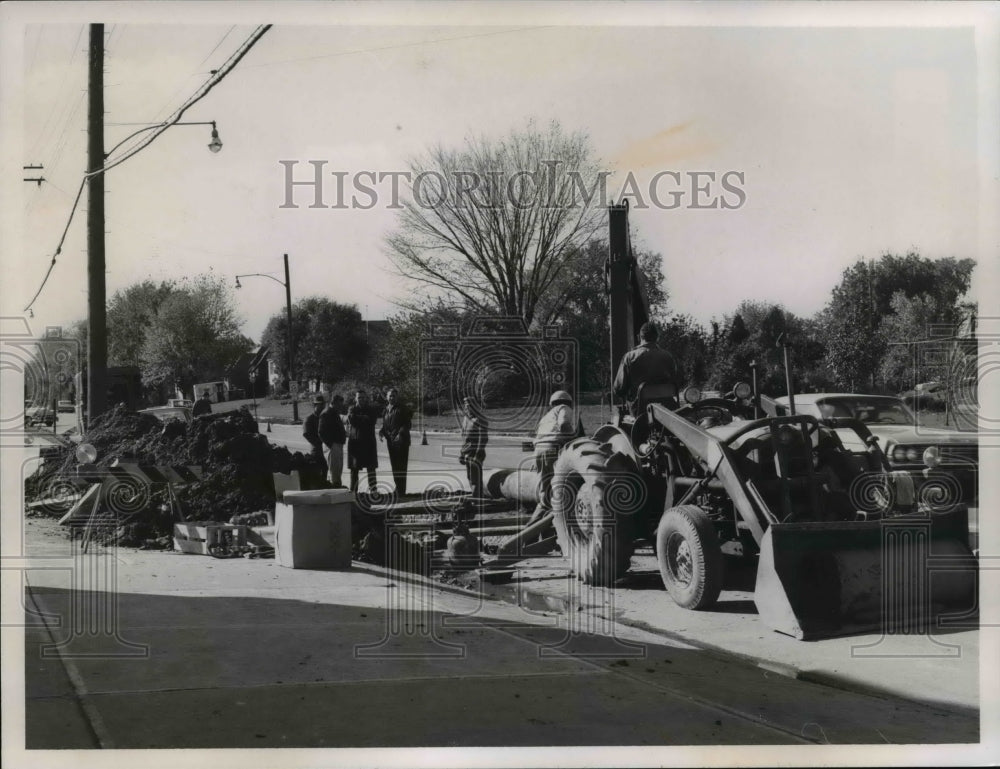 1964 Press Photo Scene Rocky River Ohio Water Shortage near Lake and Falmouth Dr - Historic Images