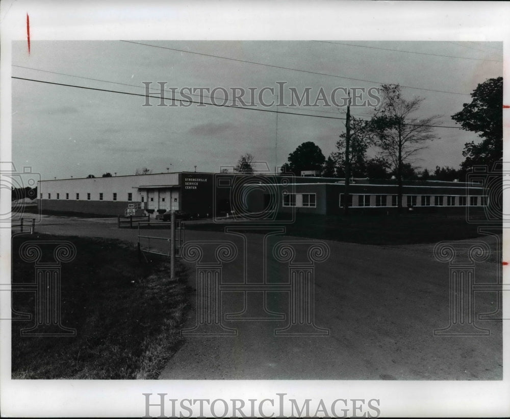 1974 Press Photo Garage at Strongsville Ohio - Historic Images