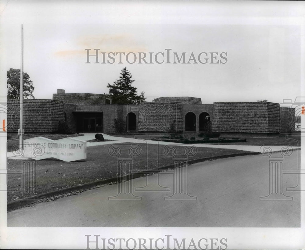 1974 Press Photo Strongsville Public Library in Strongsville, Ohio - Historic Images