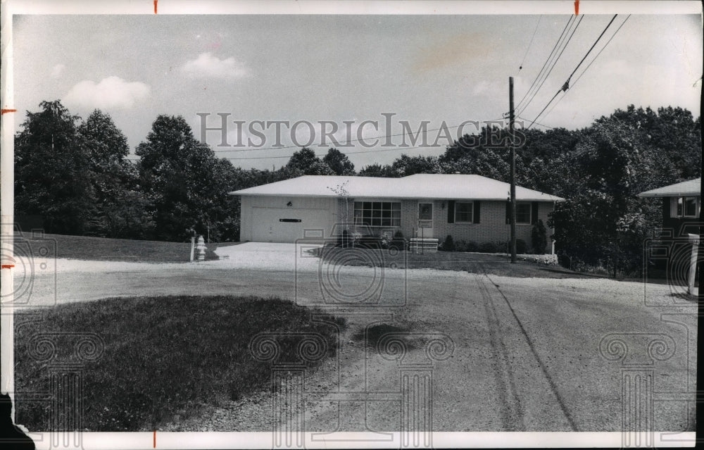 1975 Press Photo New Street to Nowhere in Strongsville, Ohio - Historic Images