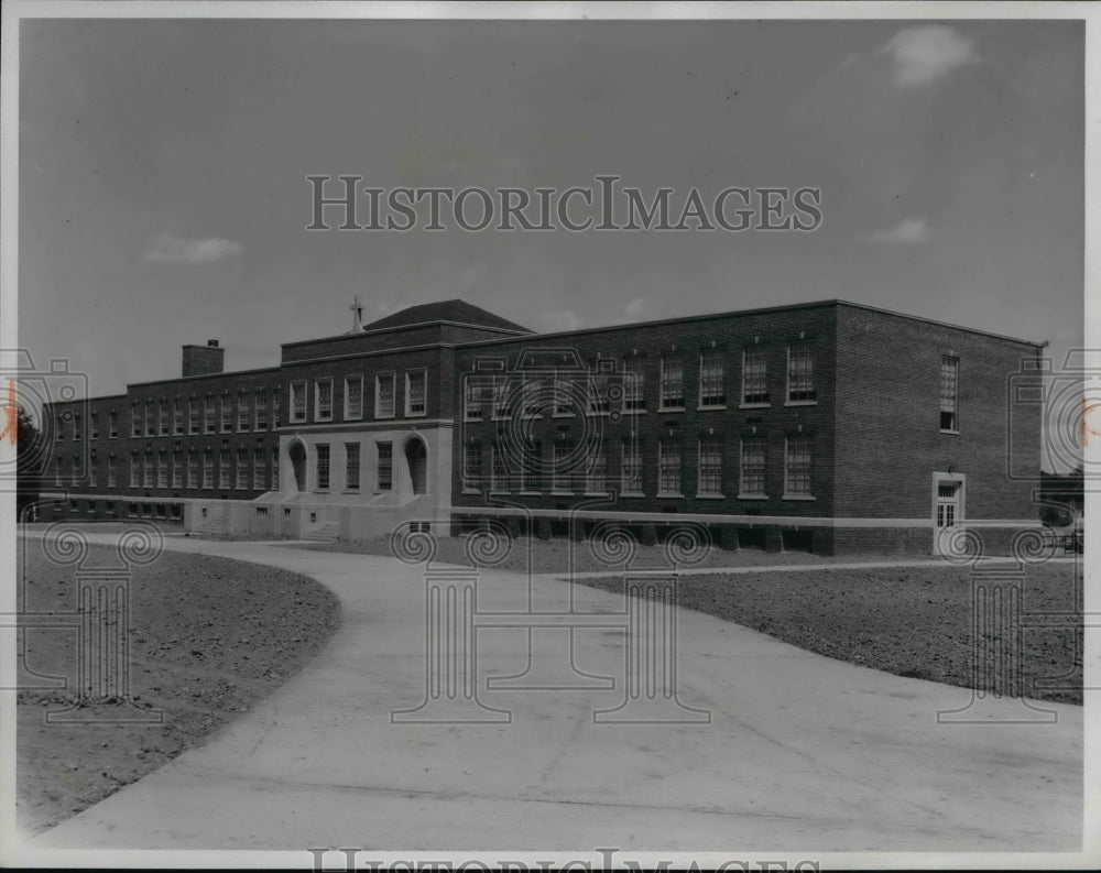 1953 Press Photo Regina High for Girls, 1857, South Green Rd. South Euclid Ohio - Historic Images