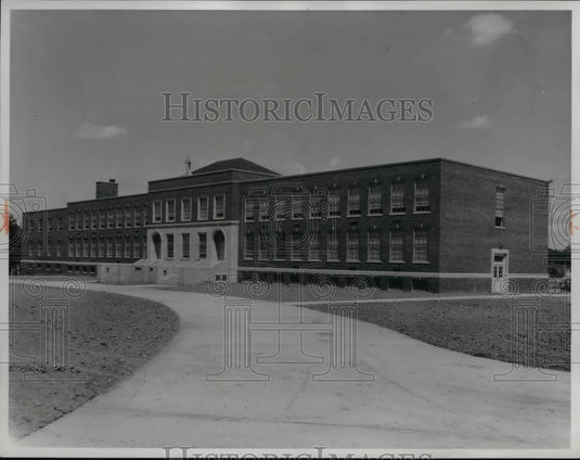 1953 Press Photo Regina High for Girls, 1857, South Green Rd. South Euclid Ohio - Historic Images