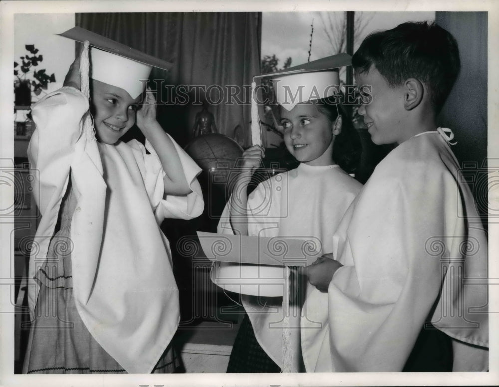 1962 Press Photo Kathy Januska, Lawrence Duffin, Robert Cifranic Shiffield Lake - Historic Images