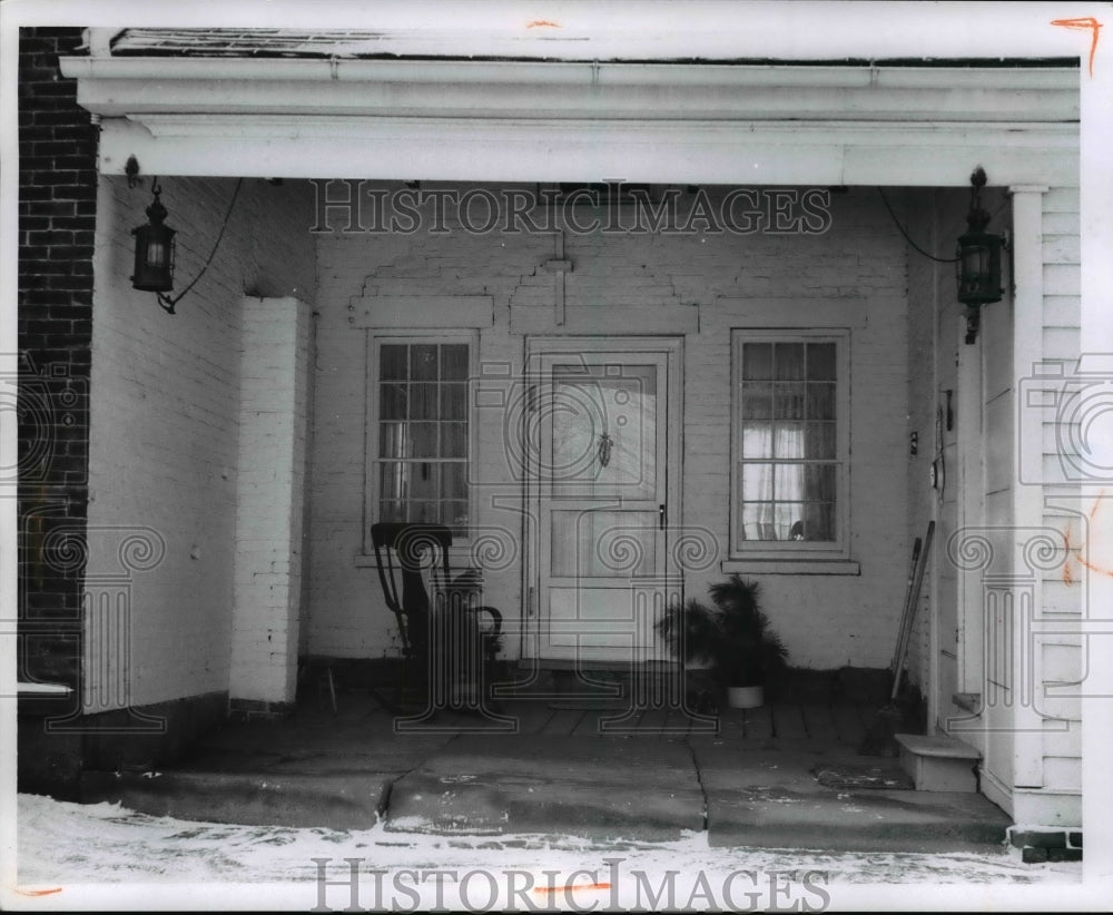 1970 Press Photo Burrell home porch, Sheffield Ohio - Historic Images