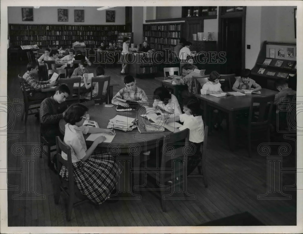 1960 Press Photo Moreland School library, Shaker Heights Ohio - Historic Images