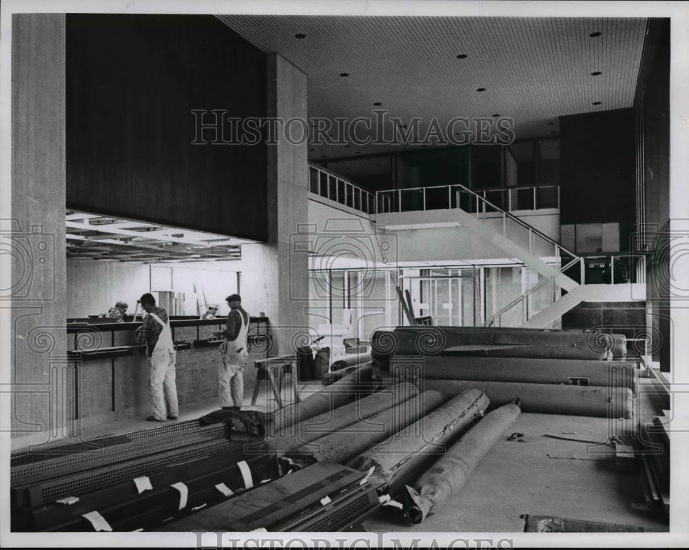 1965 Press Photo Cuyahoga Savings Bank&#39;s lobby, Cuyahoga Ohio - Historic Images