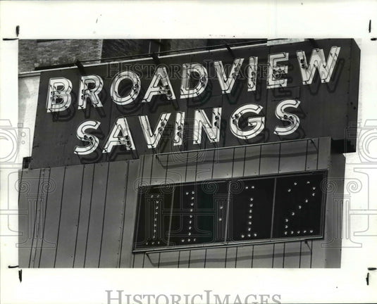 1982 Press Photo Broadview Savings, Superior Avenue, Ohio - Historic Images