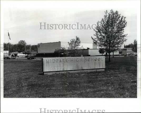 1989 Press Photo Midpark High School on Paula Street Middleburg Height Ohio - Historic Images