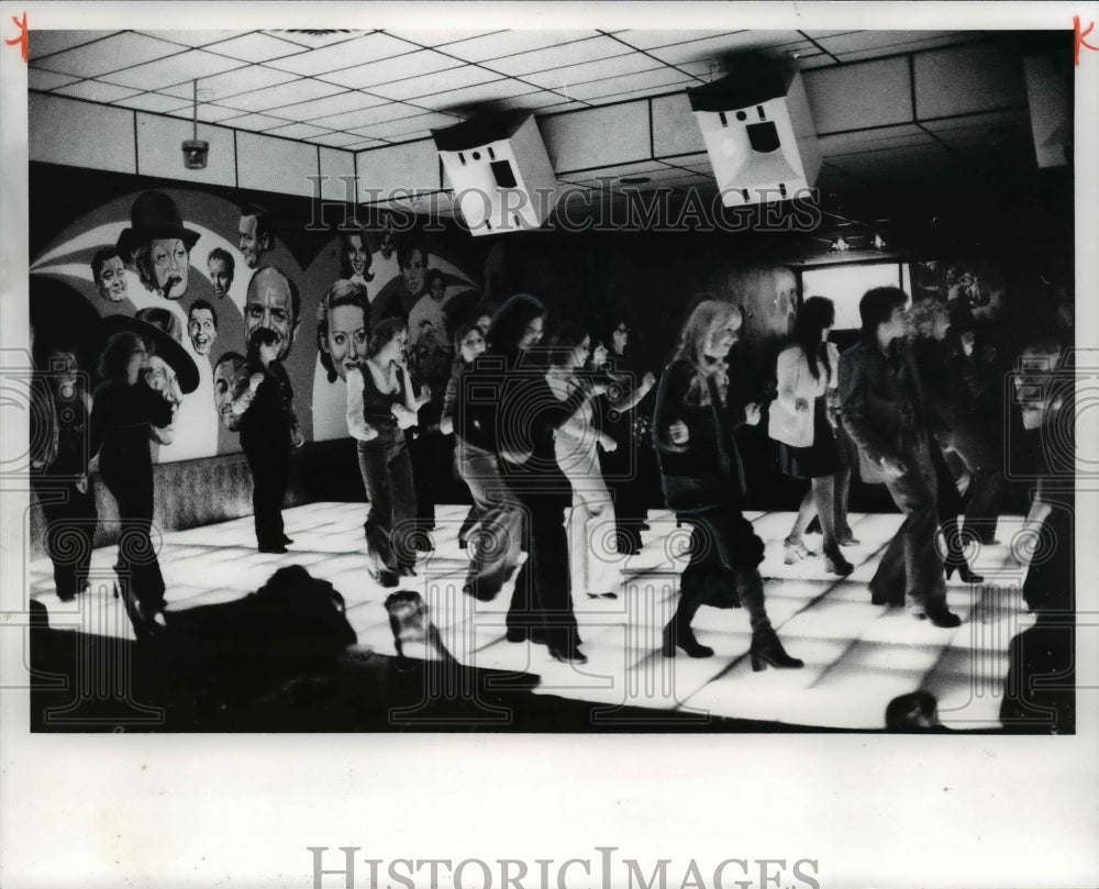 1976 Press Photo Faces Disco at Middleburg Heights Ohio - Historic Images