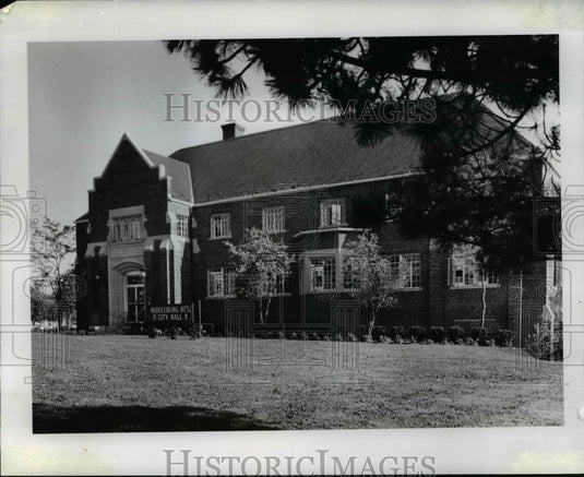 1975 Press Photo City Hall in Middleburg Heights Ohio - Historic Images