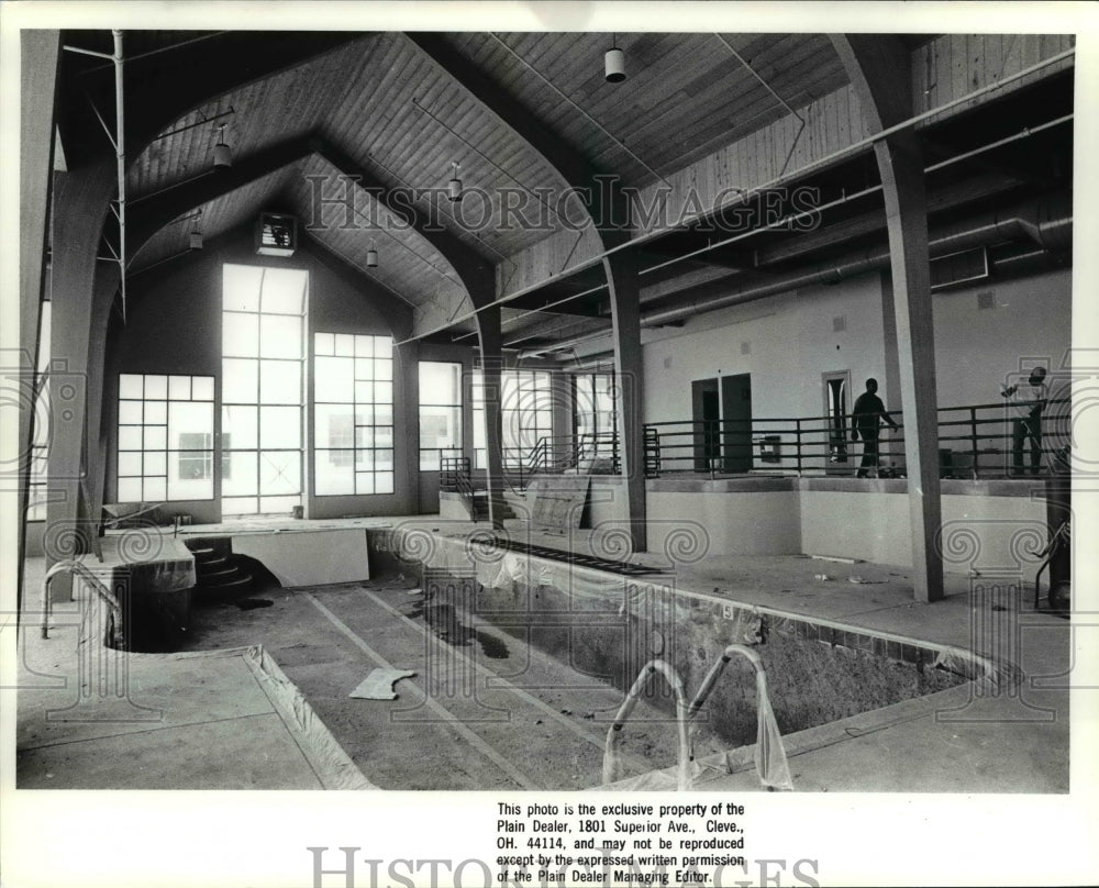 1988 Press Photo Ohio Toledo Hilton Hotel - Nearly completed Swimming Pool Area. - Historic Images