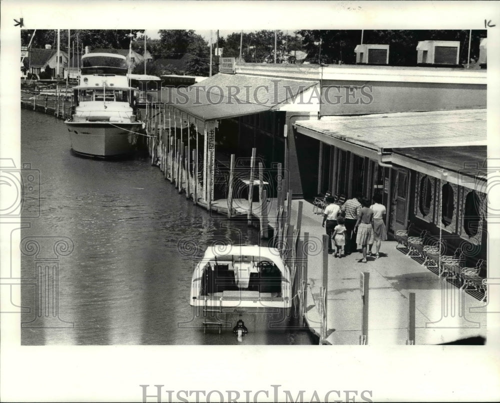 1983 Press Photo Well known McGarvey&#39;s serves nautical fare at Vermilion Ohio - Historic Images