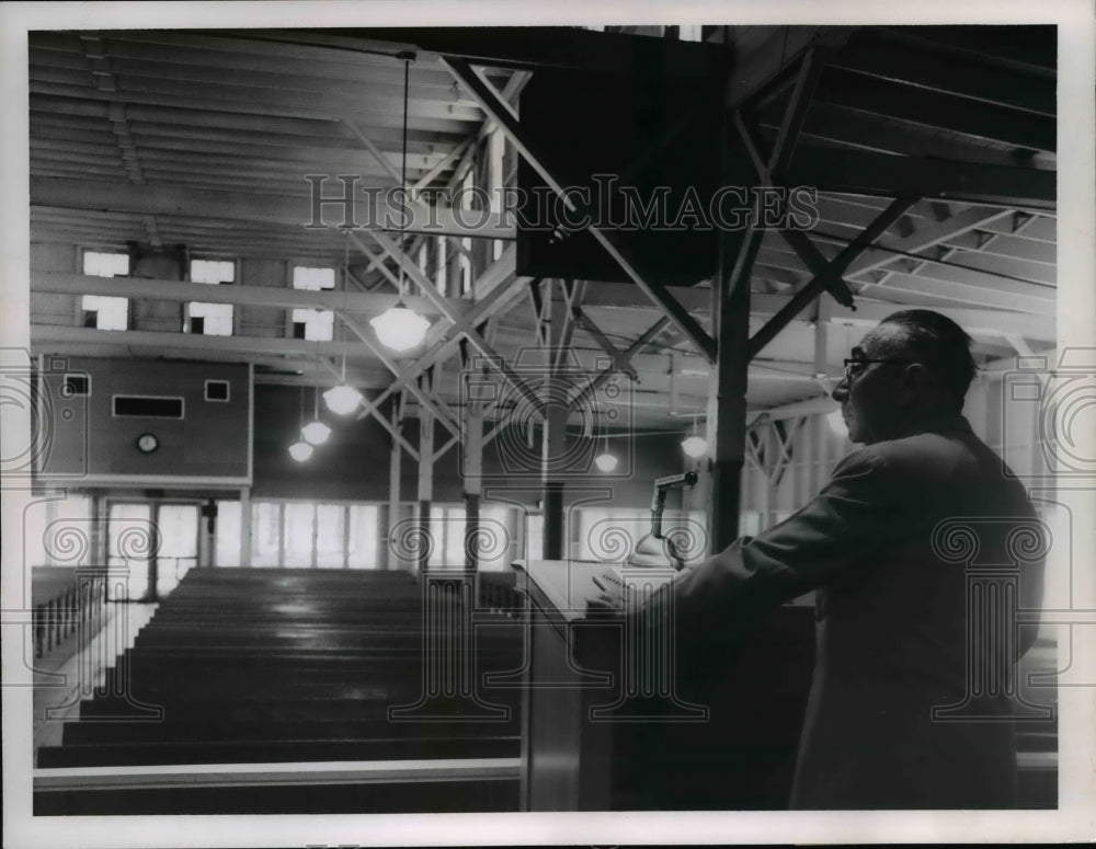 1962 Press Photo Rev. LeRoy Deininger of Linwood Park Vermilion Ohio Tabernacle - Historic Images