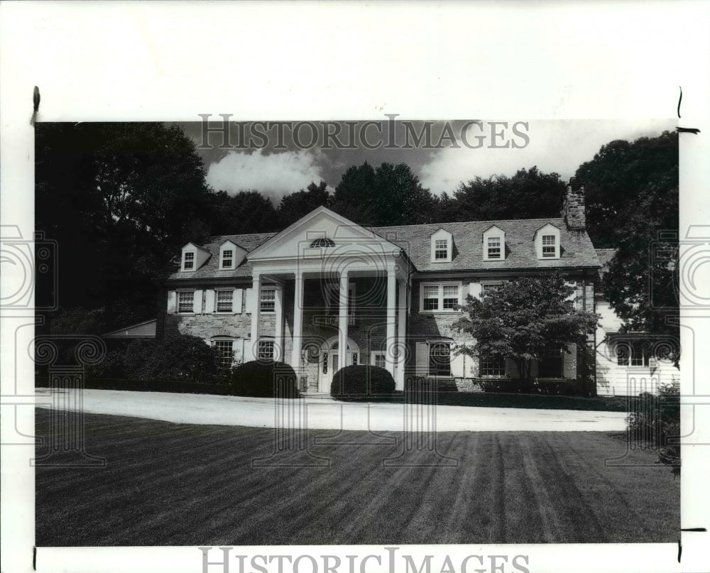 1987 Press Photo A house in Waite Hill Ohio - Historic Images