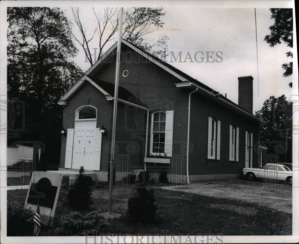 1969 Press Photo Newly decorated Westview Village hall, Columbia Road Ohio - Historic Images
