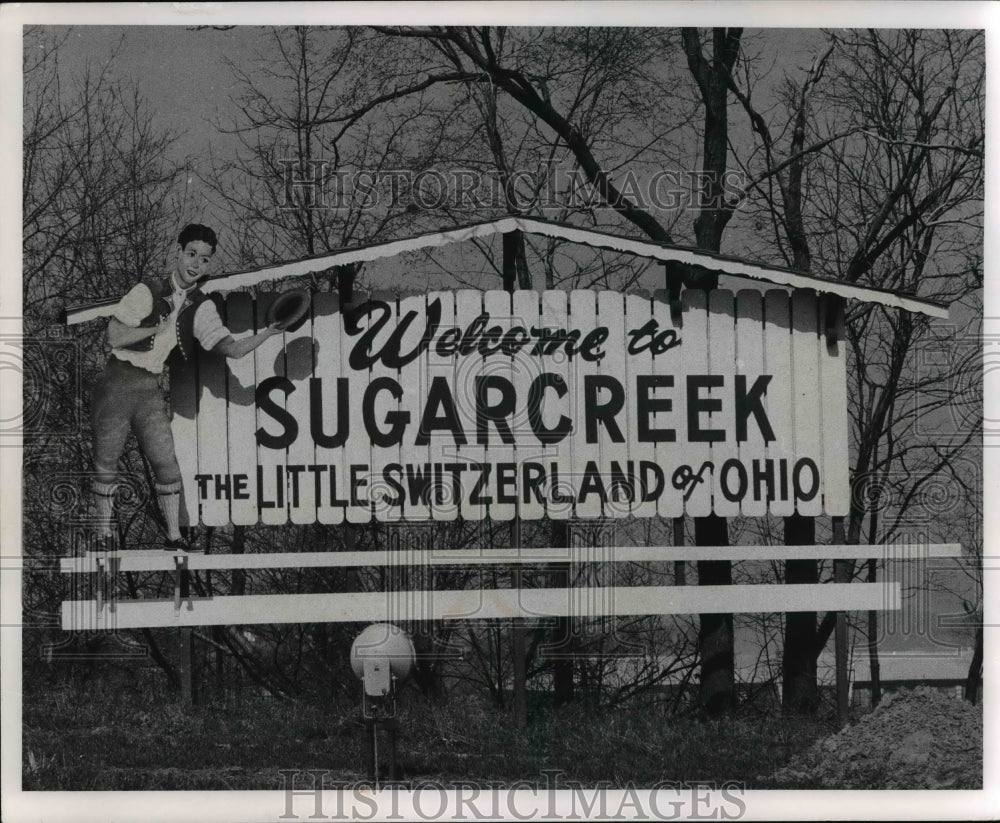 1971 Press Photo Welcome signage of the Sugar Creek, Ohio - cvb03350-Historic Images