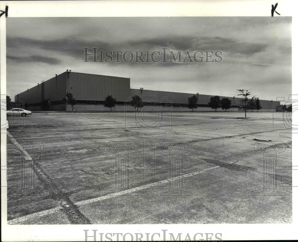 1985 Press Photo Towmotor building, Mentor Ohio - Historic Images